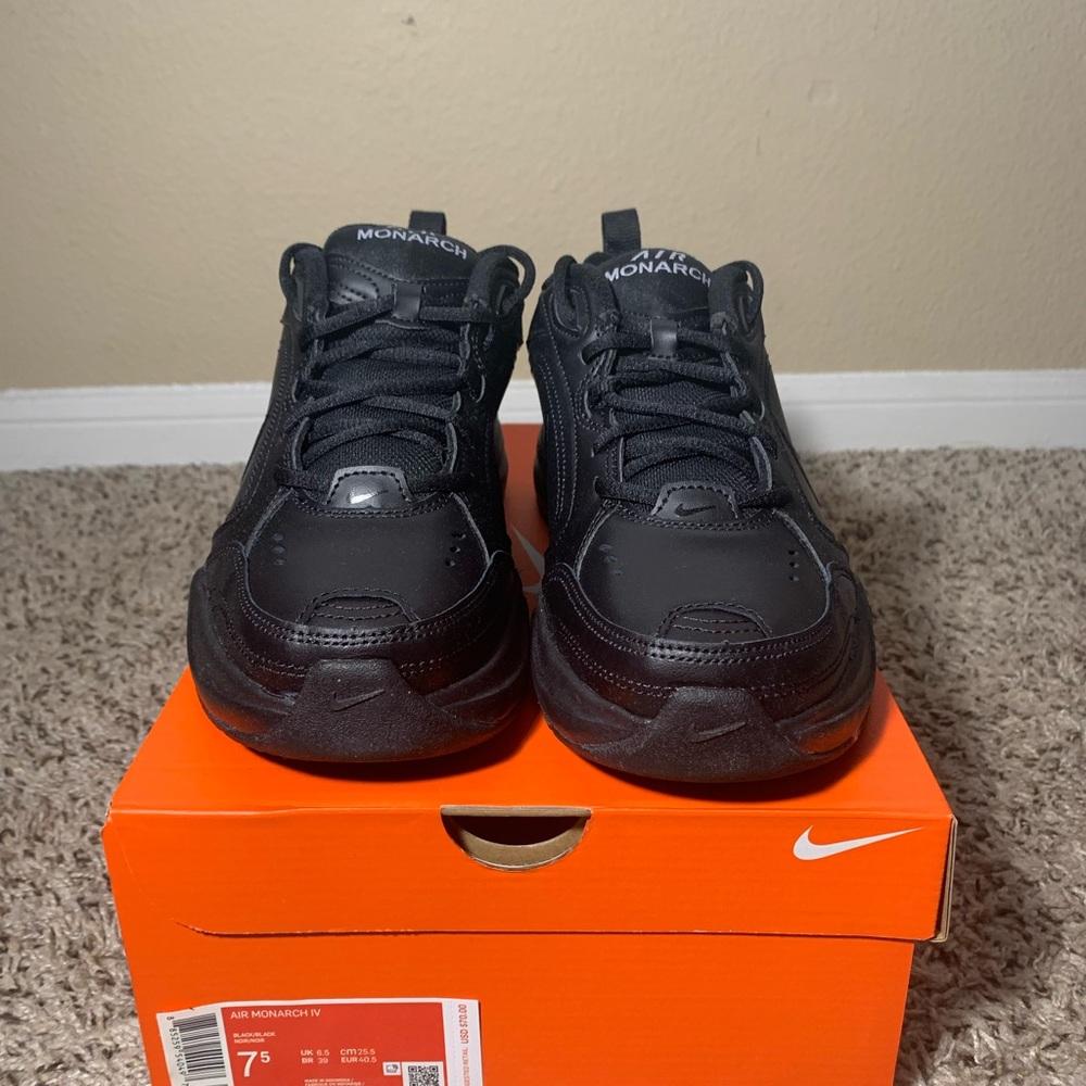 Men’s Nike Tennis Shoes Monarch IV - Picture 9 of 13